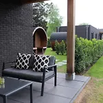The White Oak - Luxe 4 Persoons Met Prive Sauna בית נופש *