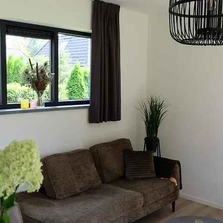 Dom wakacyjny The White Oak - Luxe 4 Persoons Met Prive Sauna Voorthuizen