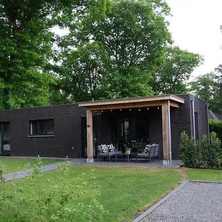 The White Oak - Luxe 4 Persoons Met Prive Sauna