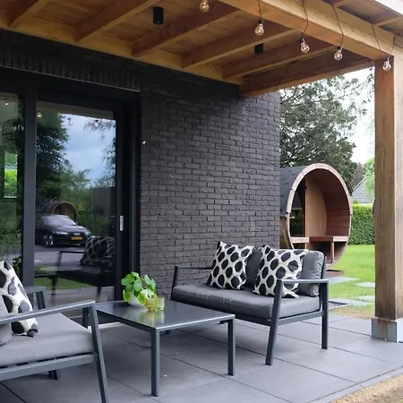 The White Oak - Luxe 4 Persoons Met Prive Sauna Voorthuizen